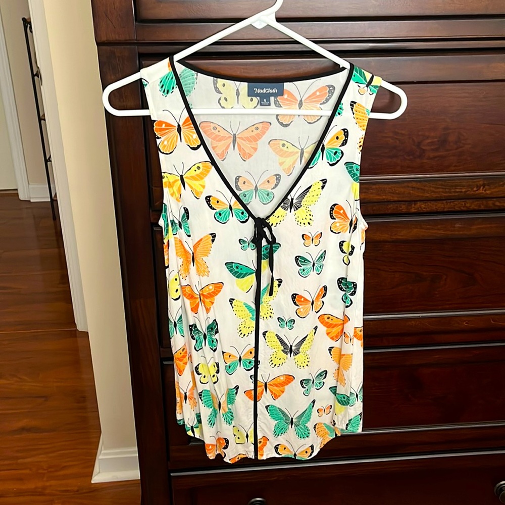 ModCloth sleeveless tie front butterfly top